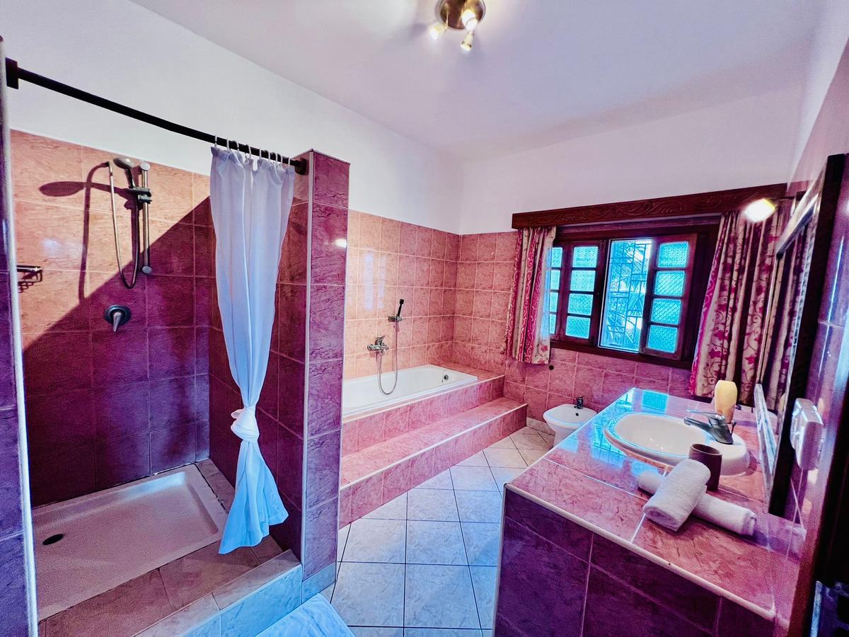 5 Bed Villa with En Suite in Watamu - 9