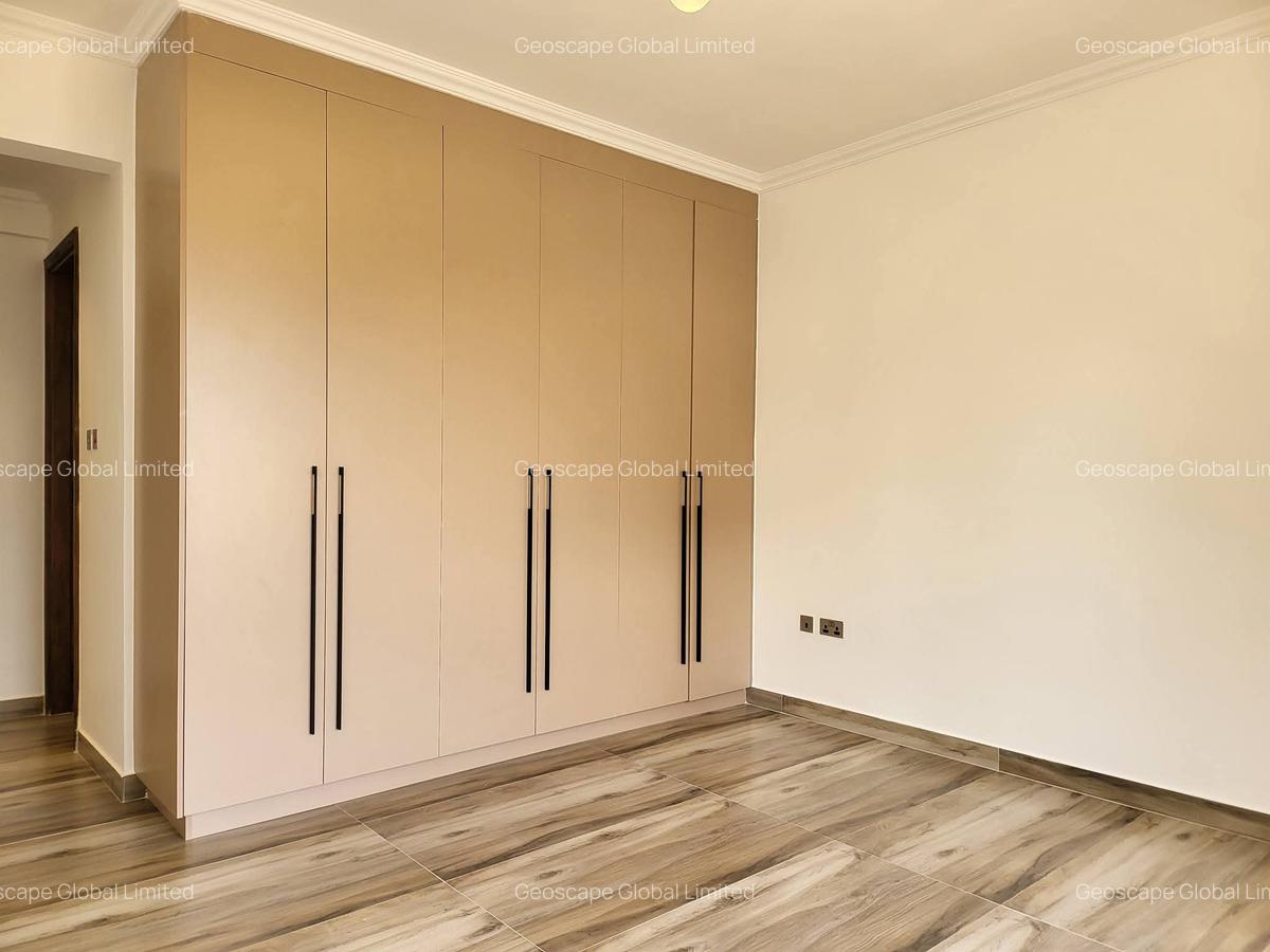 2 Bed Apartment with En Suite in Brookside - 10