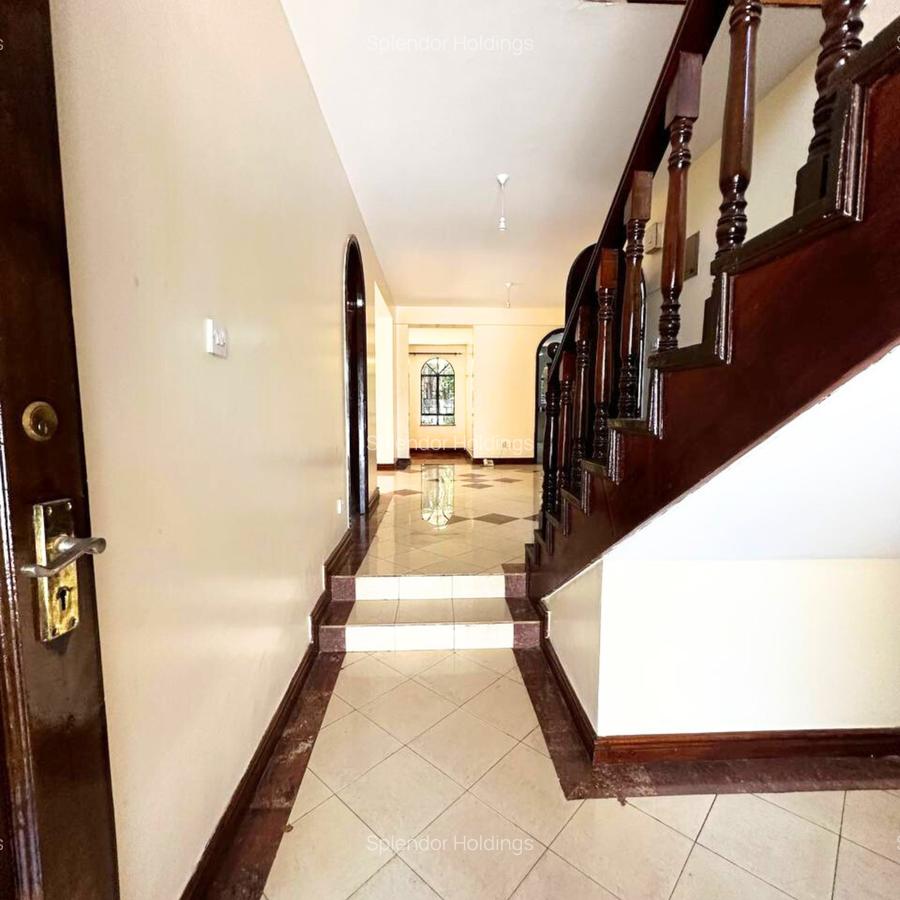 5 Bed Villa with En Suite in Riverside - 2