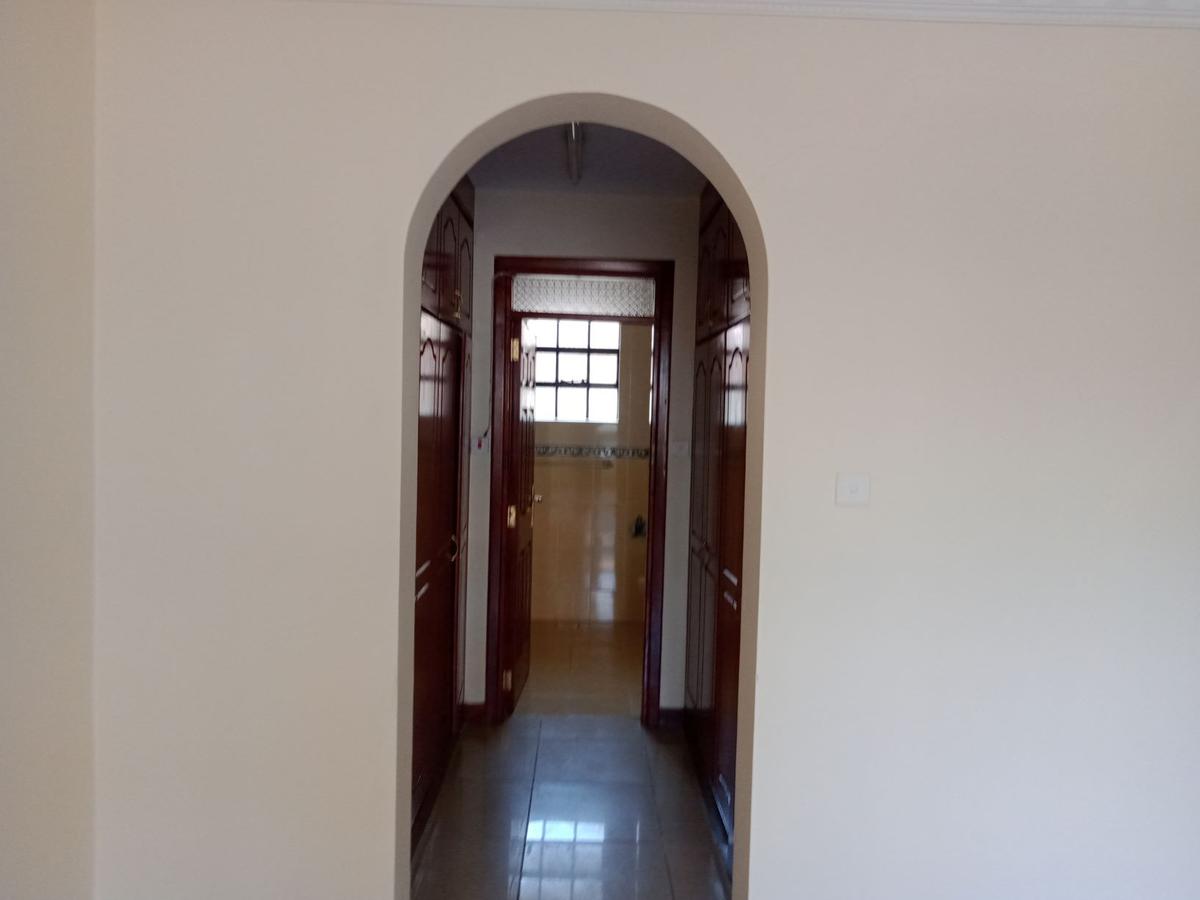 3 Bed Apartment with En Suite at Brookside Area - 9