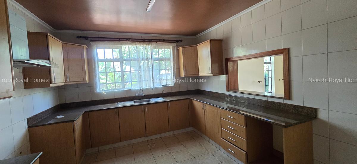 5 Bed Townhouse with En Suite at Lavington Green - 12