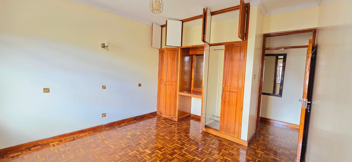 3 Bed Apartment with En Suite at Riverside Garden - 7