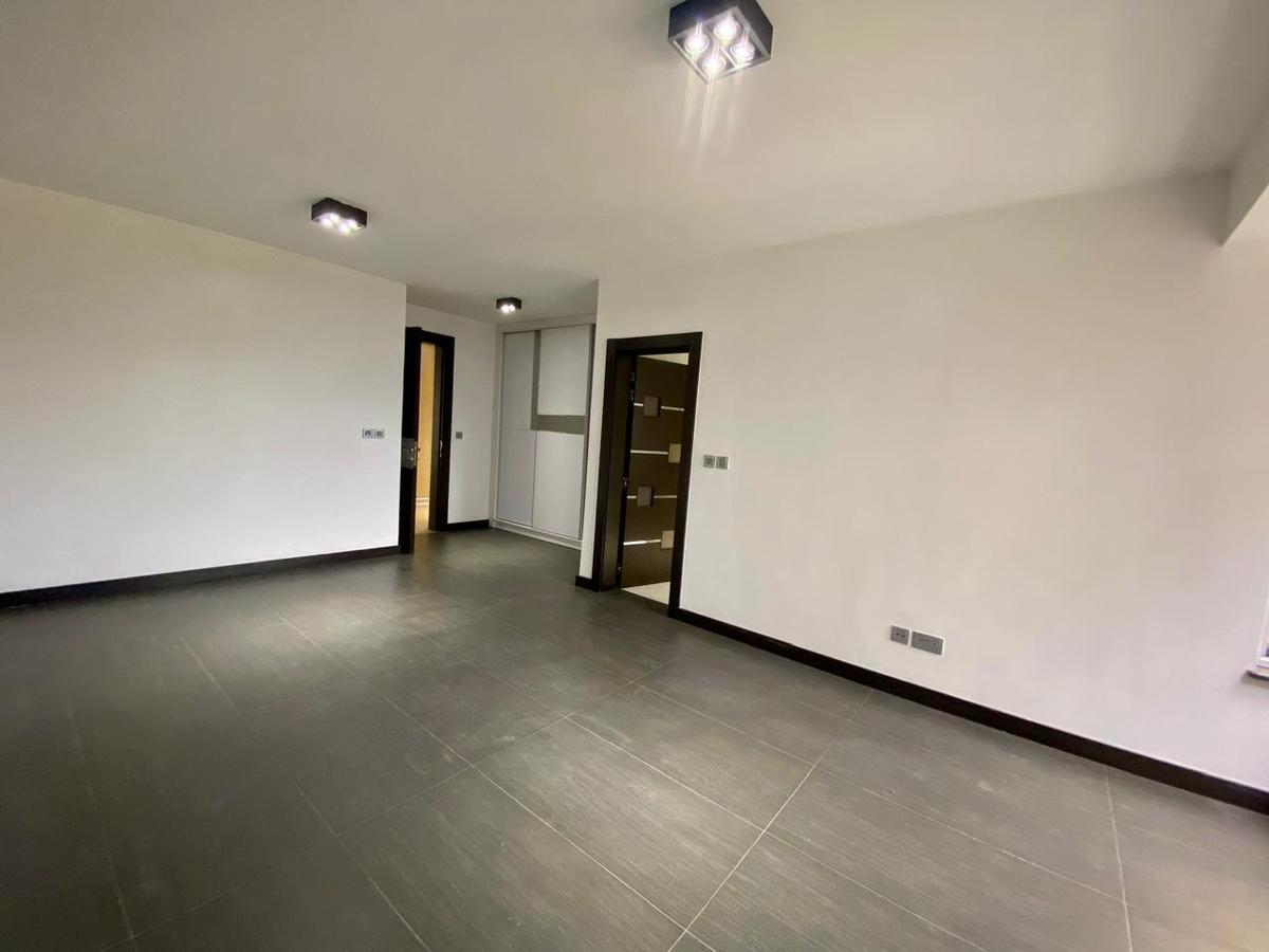 3 Bed Apartment with En Suite in Riverside - 7