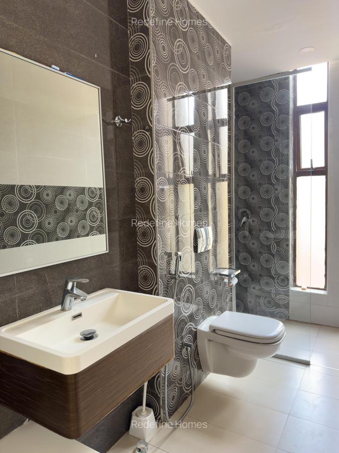 3 Bed Apartment with En Suite in Parklands - 4