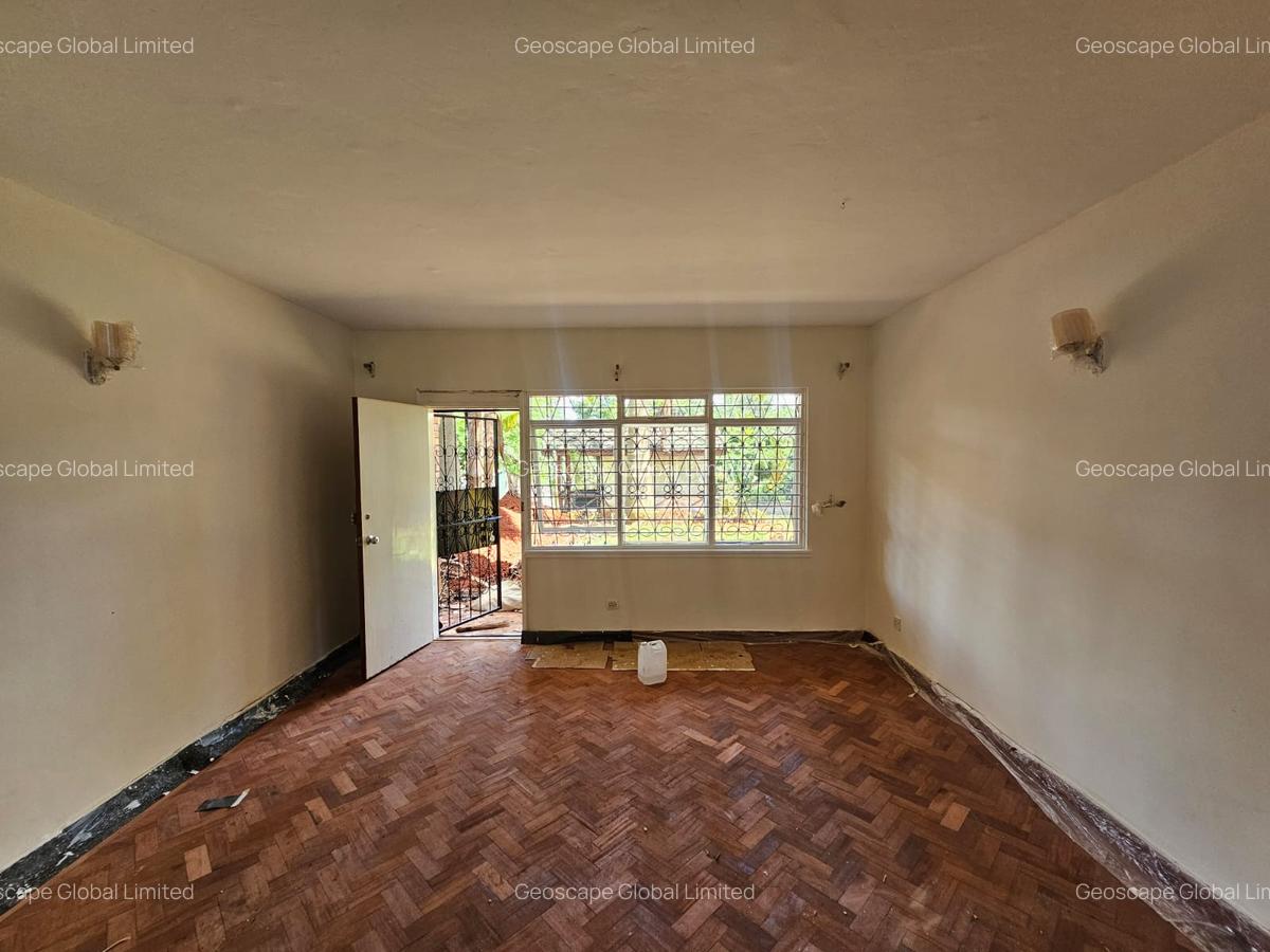4 Bed House with En Suite in Runda - 11