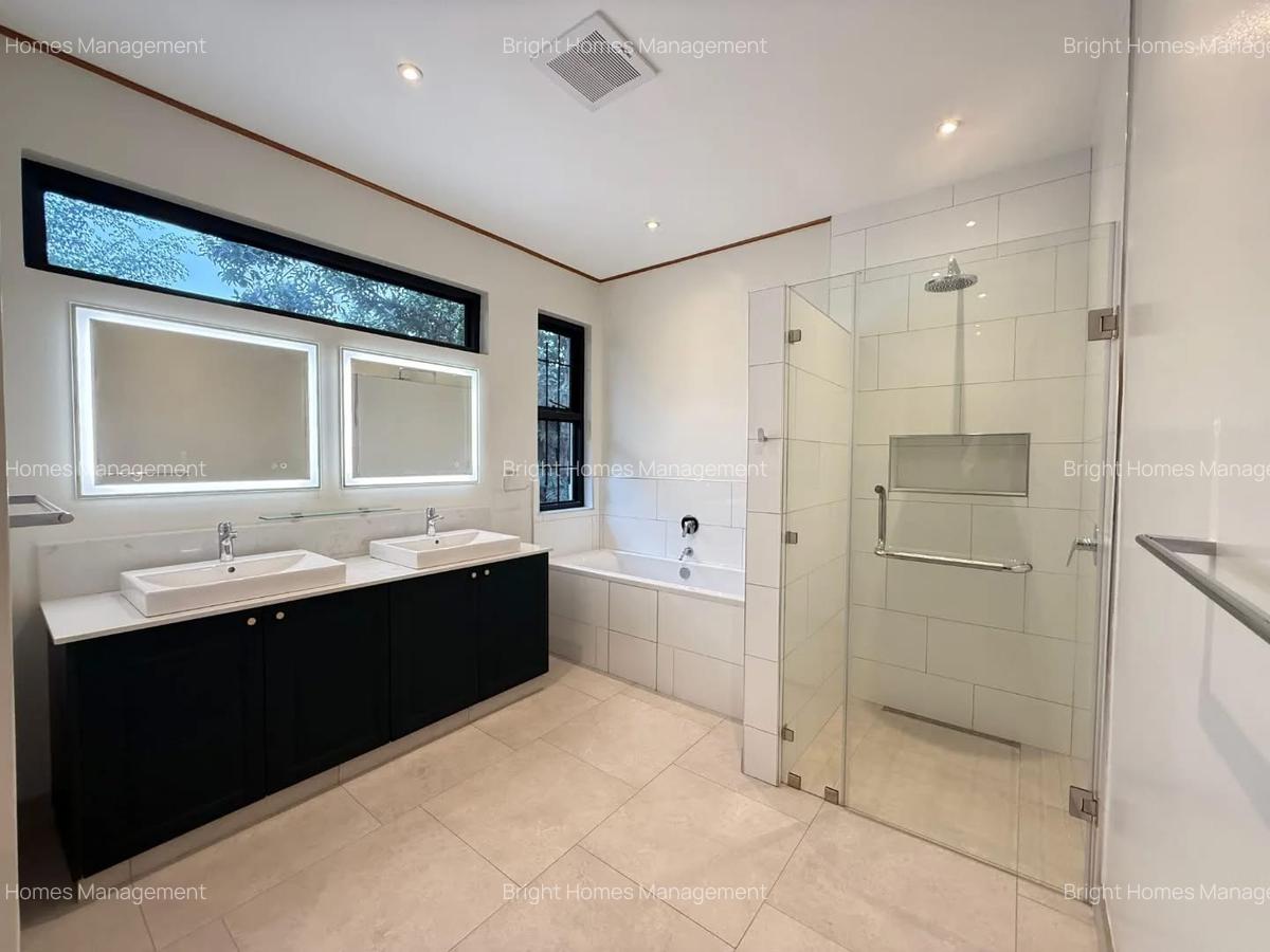 4 Bed Townhouse with En Suite in Lavington - 15