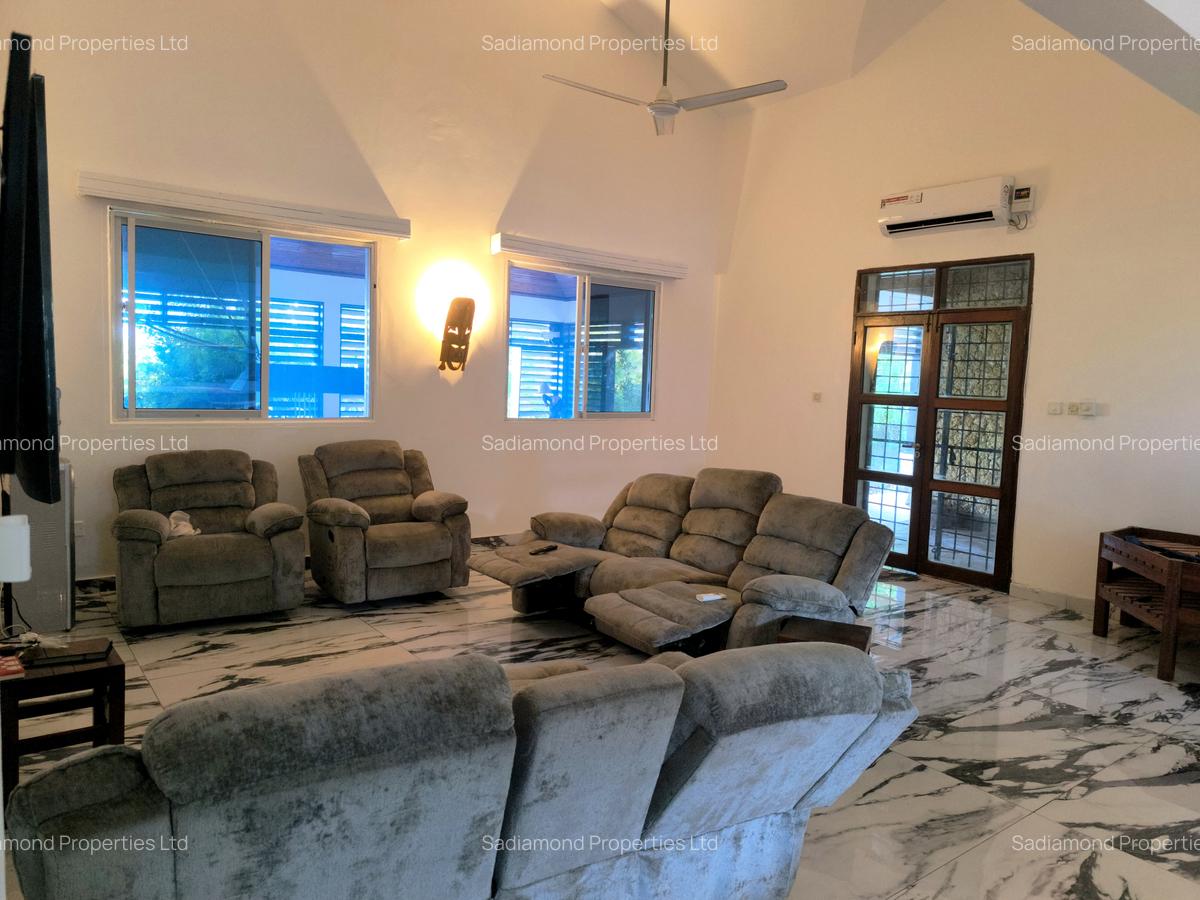 4 Bed House with En Suite at Serena Road - 1