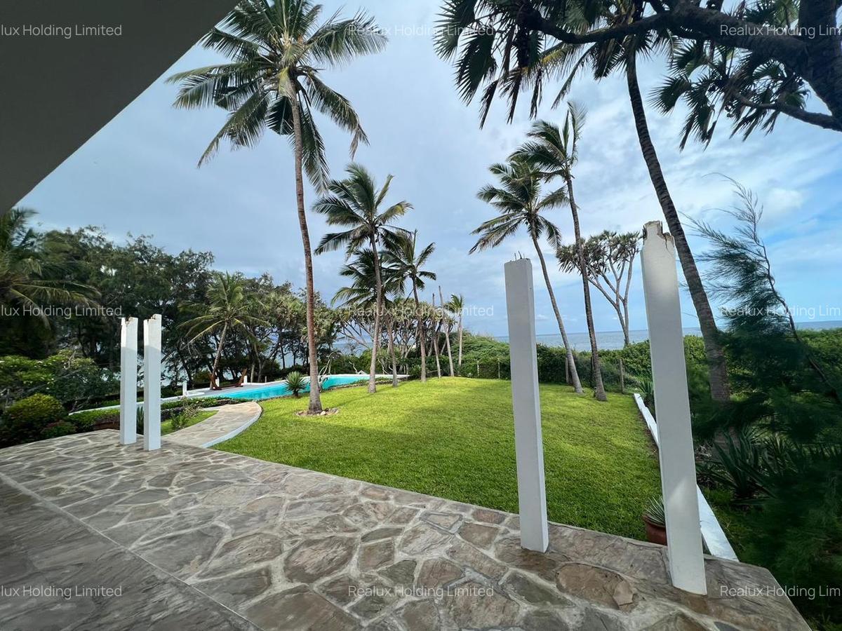 5 Bed House with En Suite in Malindi - 3