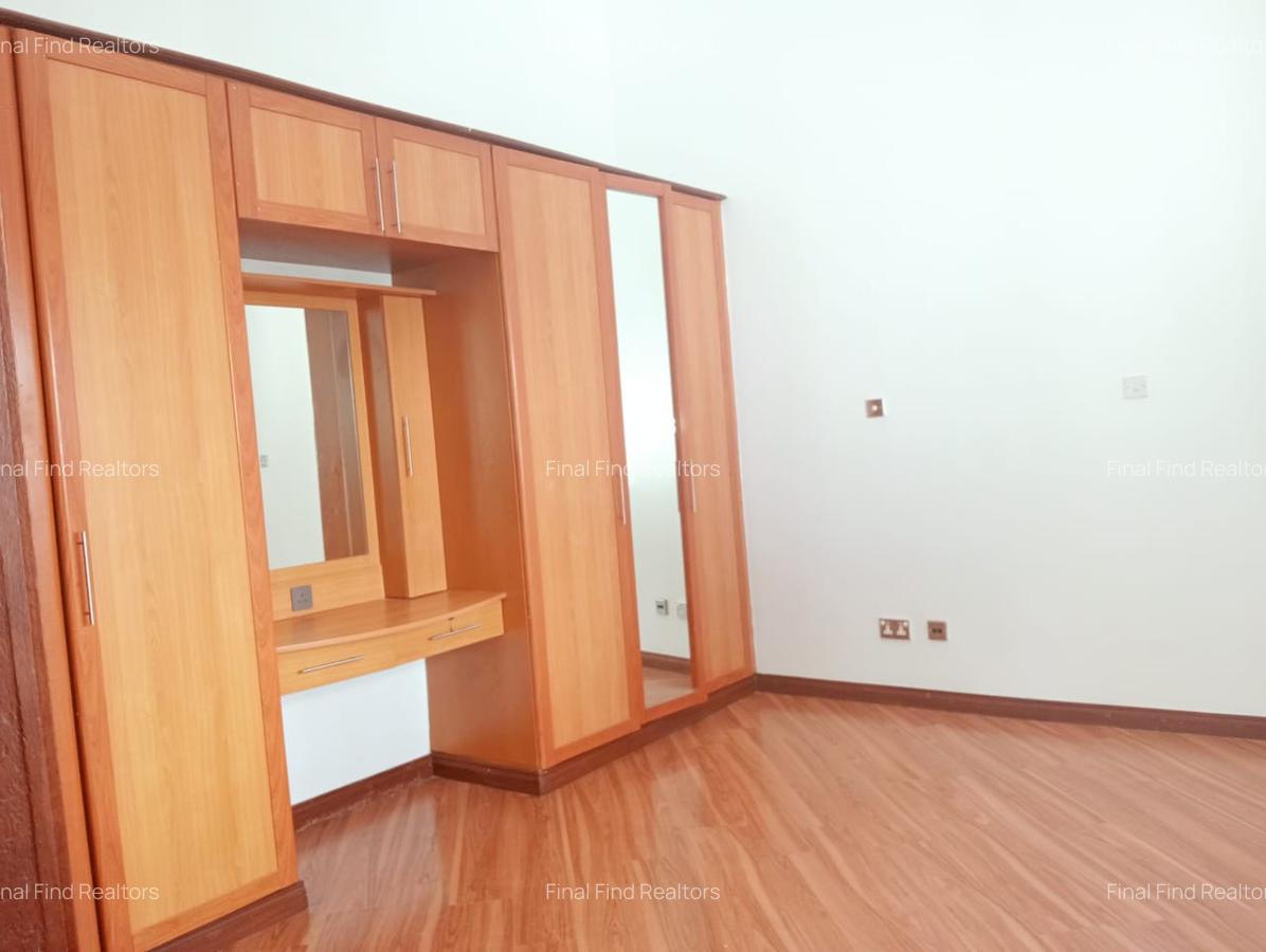 4 Bed Townhouse with En Suite in Westlands Area - 9