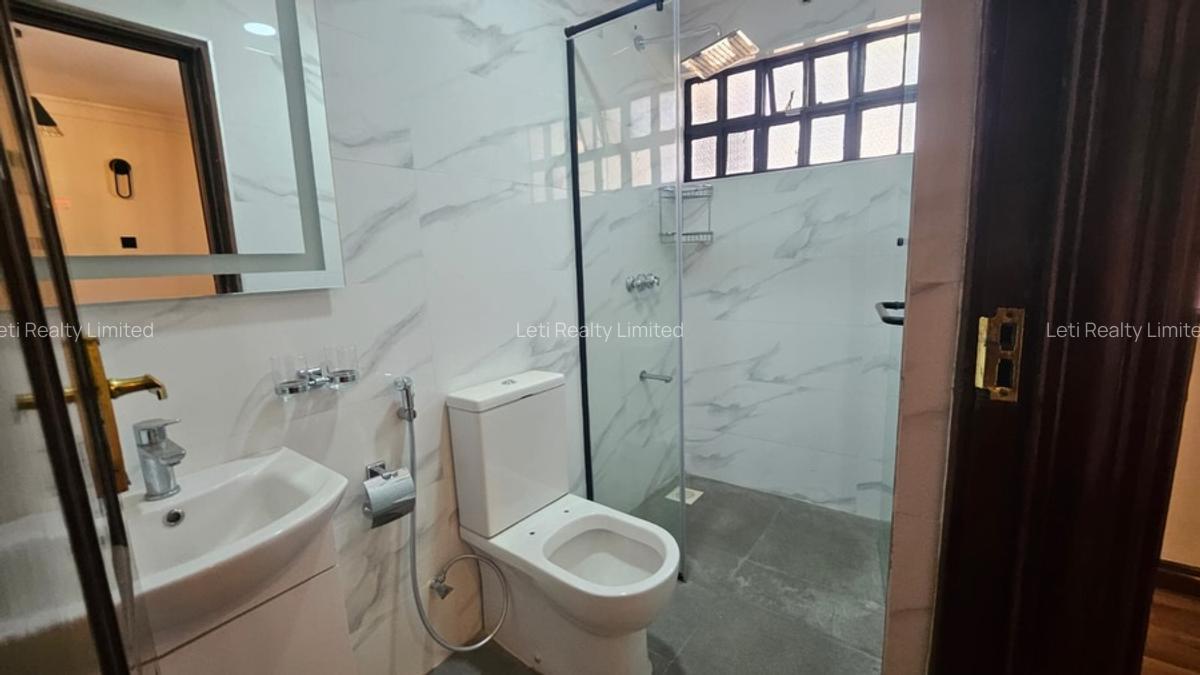 4 Bed House with En Suite in Lavington - 8