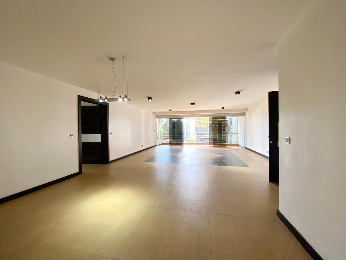 3 Bed Apartment with En Suite in Riverside - 2