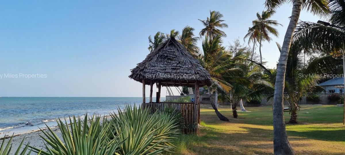 Serviced 2 Bed Apartment with En Suite at Kikambala - 4