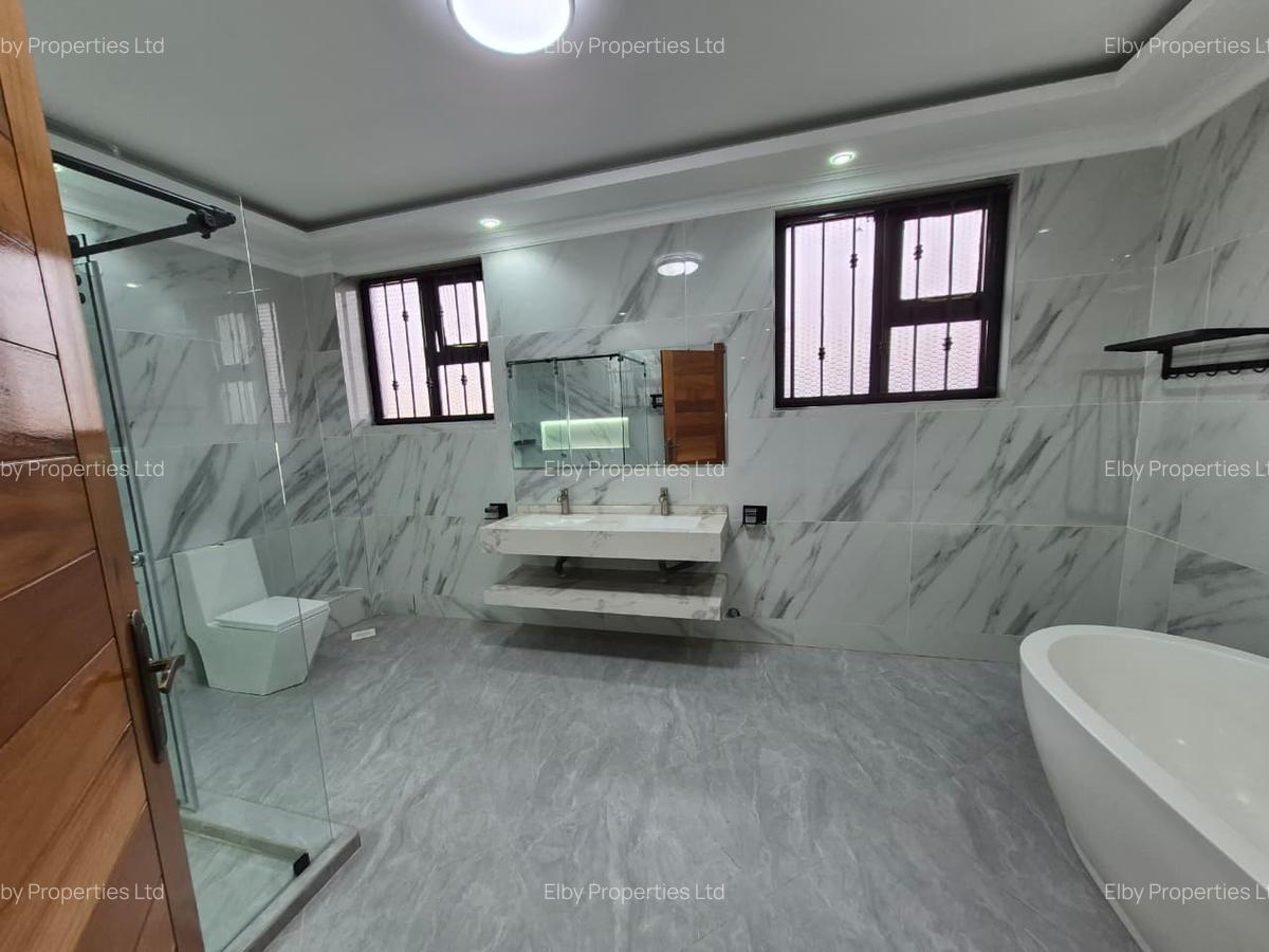 5 Bed House with En Suite in Runda - 18