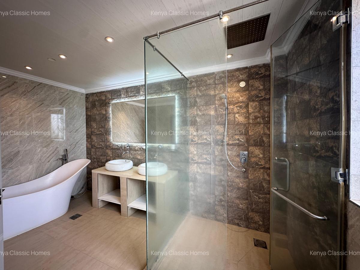 3 Bed Apartment with En Suite at Lavington - 14