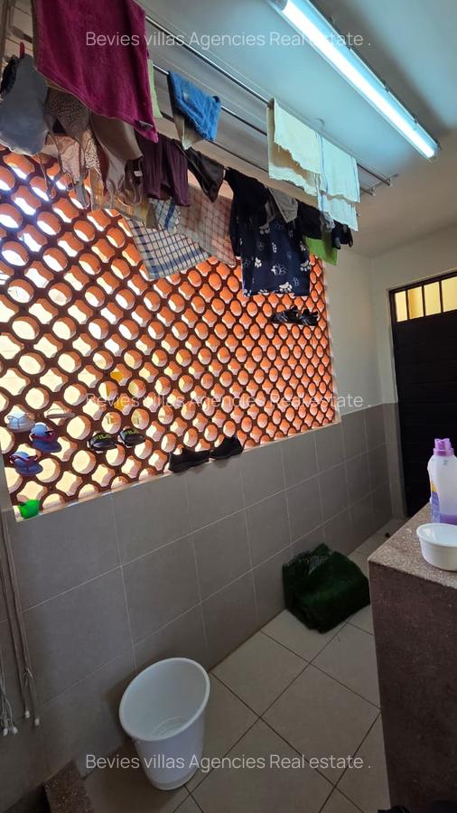 3 Bed Apartment with En Suite in General Mathenge - 5