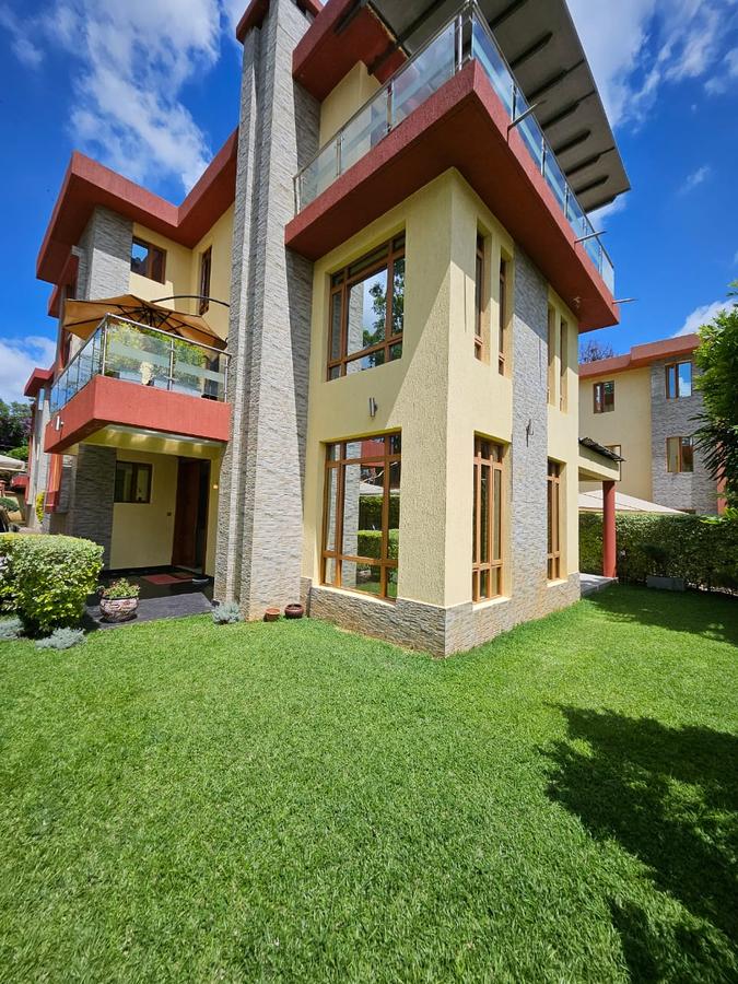 5 Bed House with En Suite in Lavington - 3