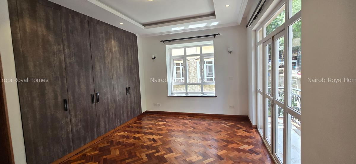 5 Bed Townhouse with En Suite at Lavington Green - 15