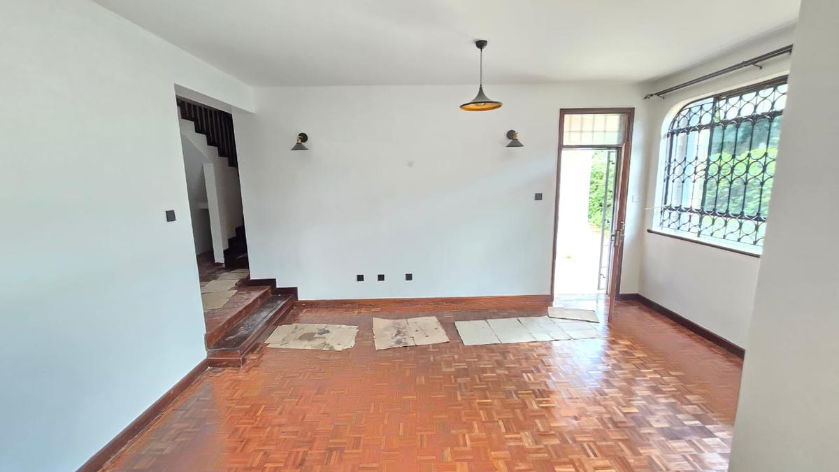 4 Bed House with En Suite in Lavington - 18