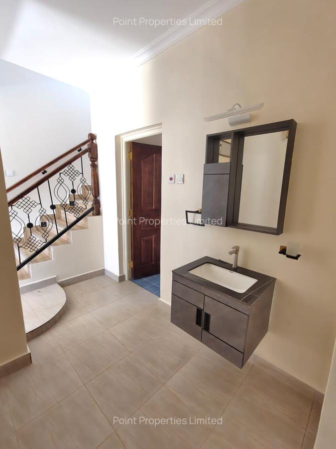 4 Bed Townhouse with En Suite in Karen - 6