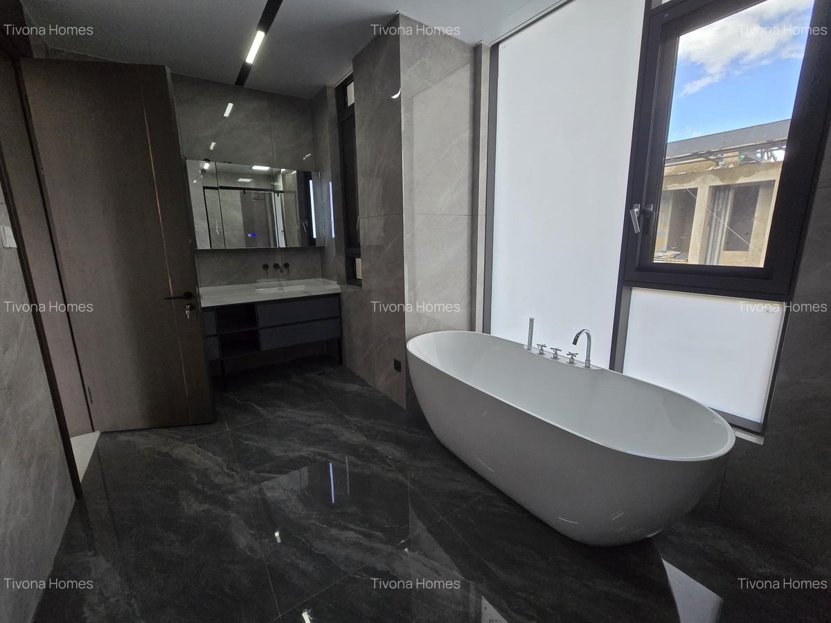 5 Bed House with Staff Quarters in Lavington - 4