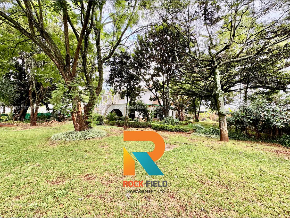 5 Bed House with En Suite in Parklands - 1