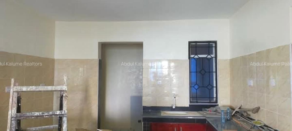 Serviced 4 Bed Apartment with En Suite at Tudor - 9