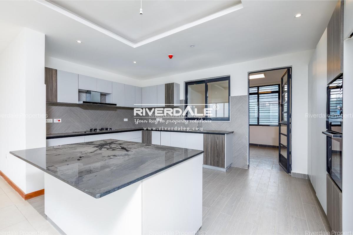 4 Bed Apartment with En Suite in Parklands - 3