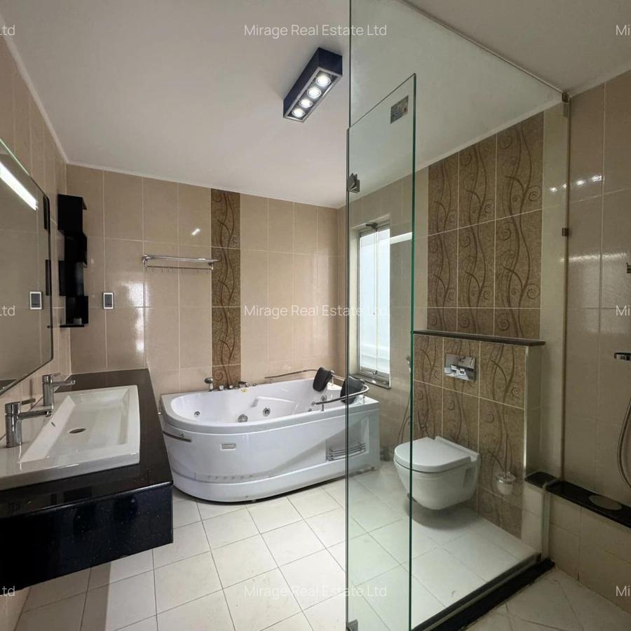 3 Bed Apartment with En Suite in Riverside - 3