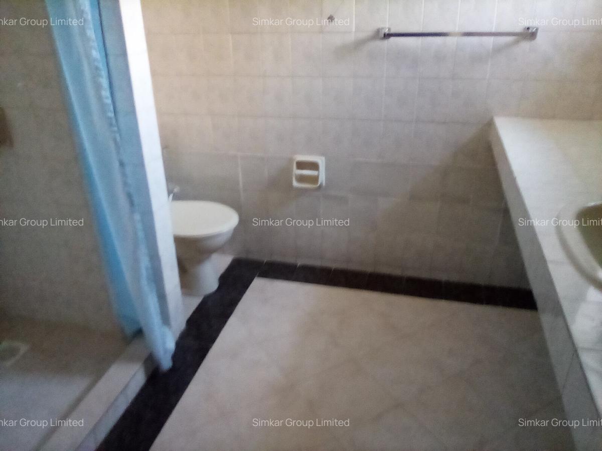 Serviced 2 Bed Apartment with En Suite at Valley Arcade - 12