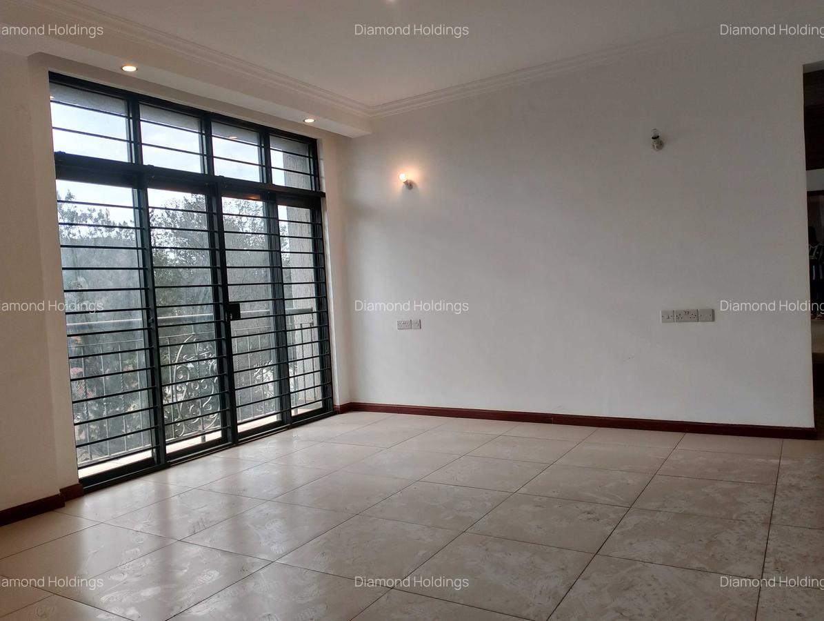 3 Bed Apartment with En Suite at Parklands - 6