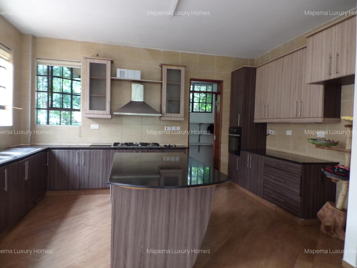 4 Bed House with En Suite at Windy Ridge - 2