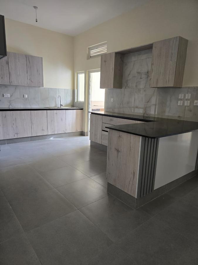 3 Bed Apartment with En Suite at Parklands - 4