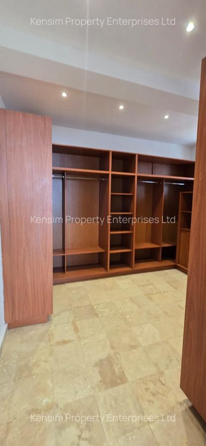 5 Bed House with En Suite in Runda - 14