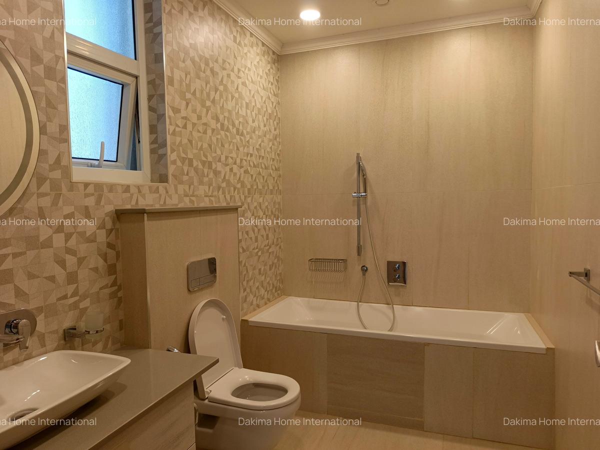 4 Bed Apartment with En Suite in Parklands - 15