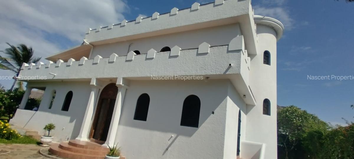 4 Bed House with En Suite in Watamu - 6