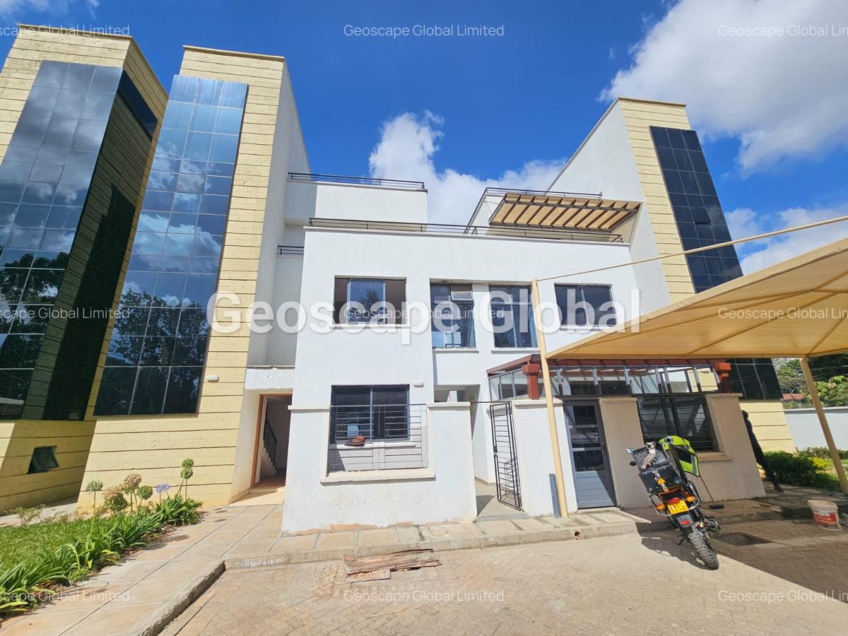5 Bed Townhouse with En Suite in Lavington - 6