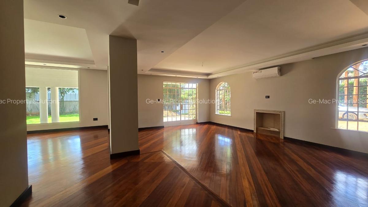 5 Bed House with En Suite in Runda - 11