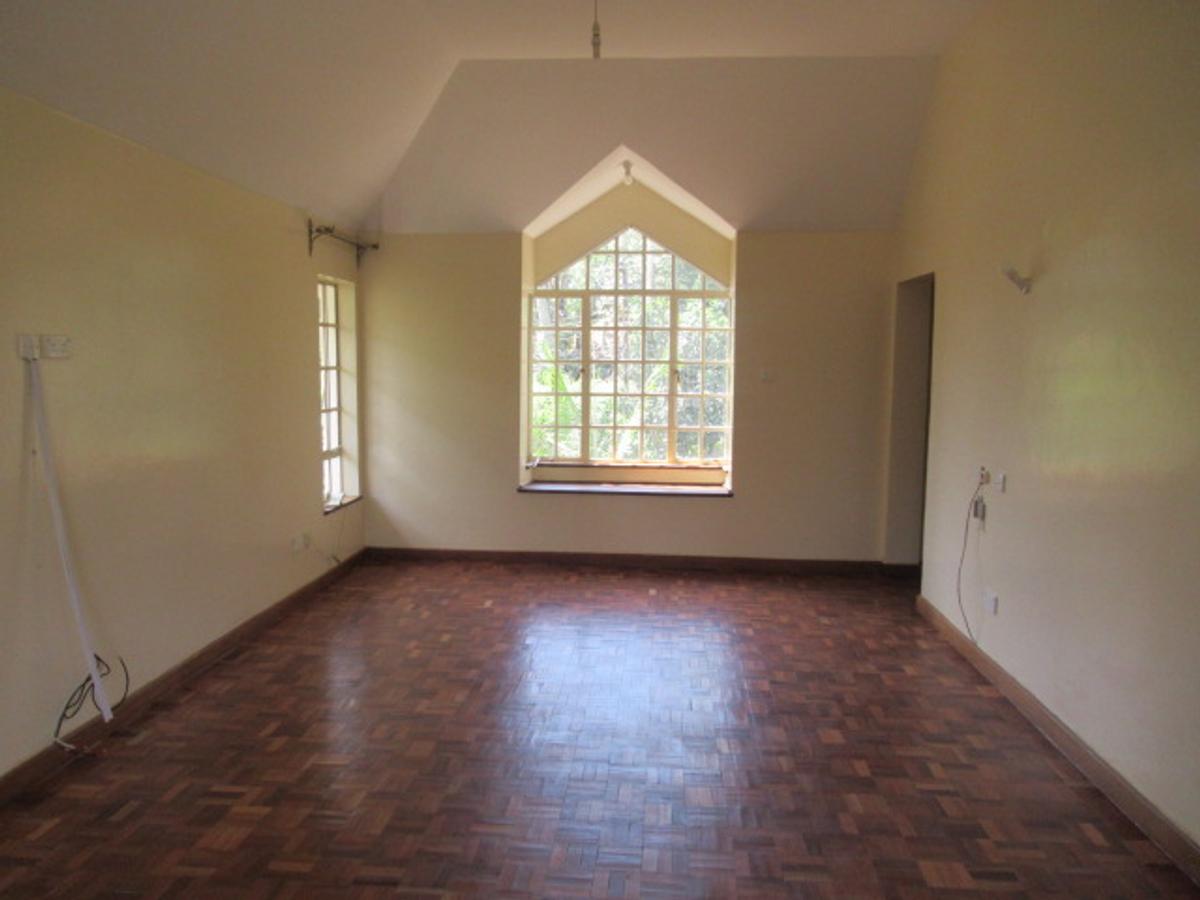 5 Bed Townhouse with En Suite at Lavington - 18