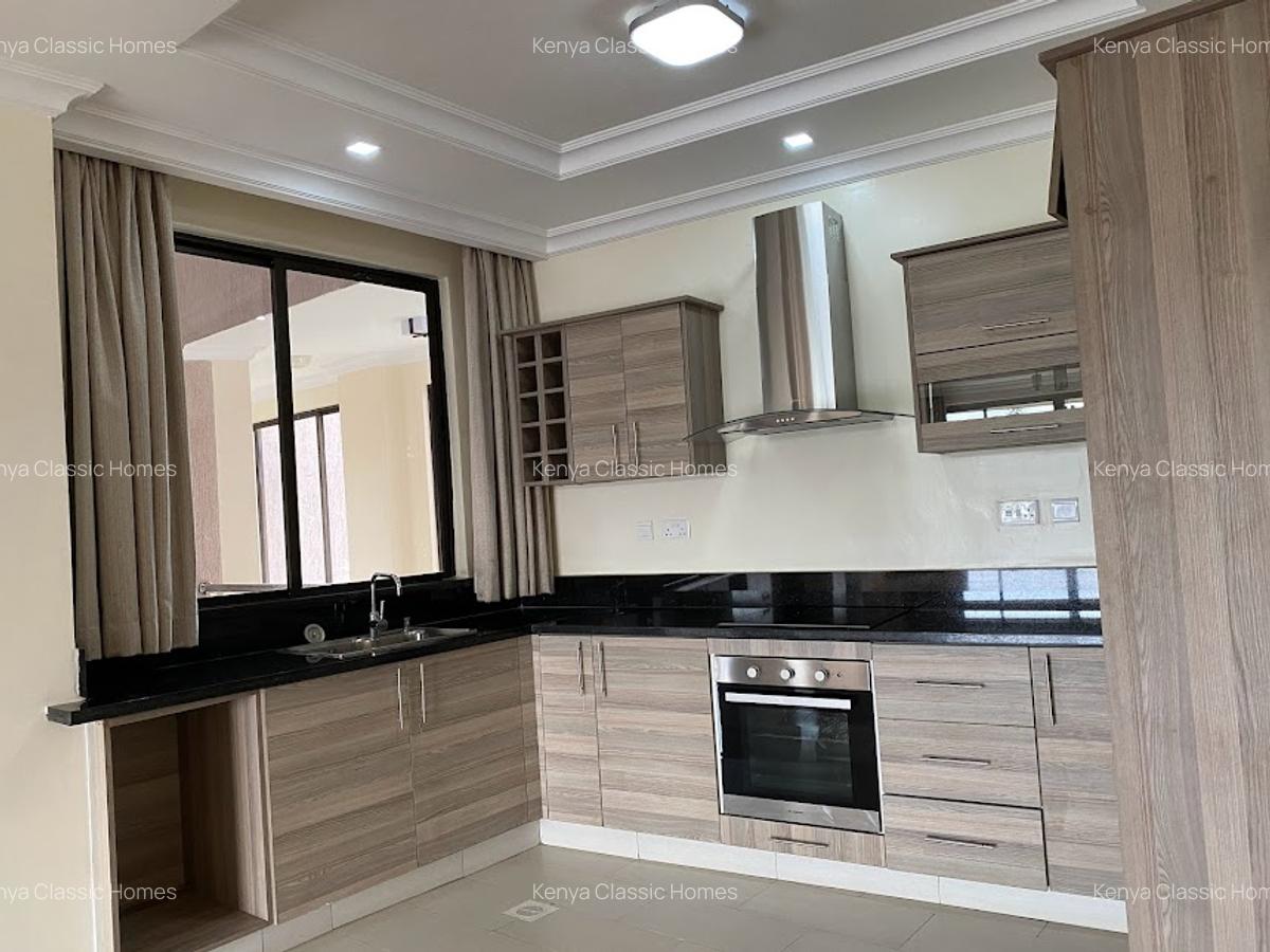 3 Bed Apartment with En Suite at Riverside - 12