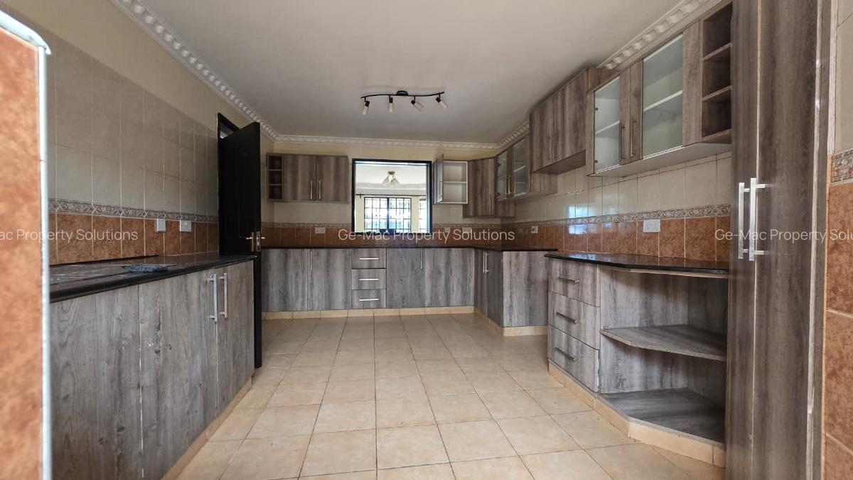 6 Bed Townhouse with En Suite in Lavington - 13