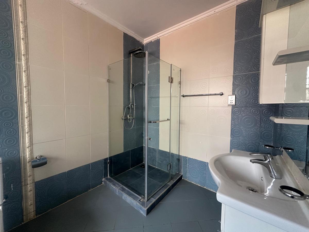 5 Bed Villa with En Suite at Lavington - 20