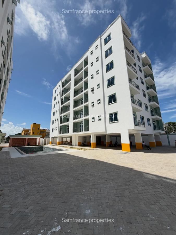 Serviced 2 Bed Apartment with En Suite at Links Road - 1
