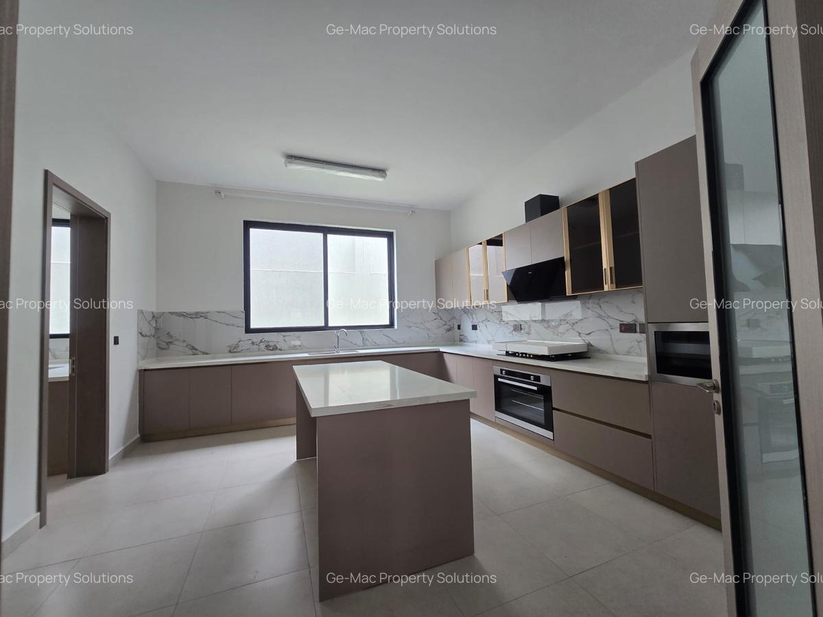 5 Bed House with En Suite in Lavington - 6