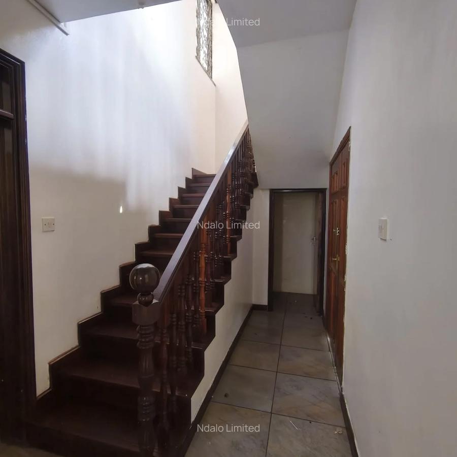 5 Bed Townhouse with En Suite at Kilimani - 6