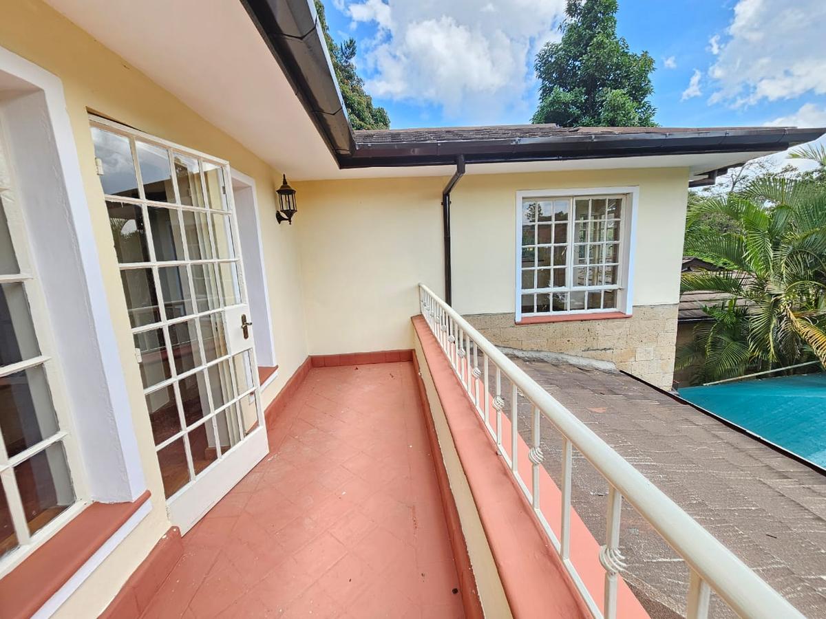 5 Bed House with En Suite in Lavington - 19