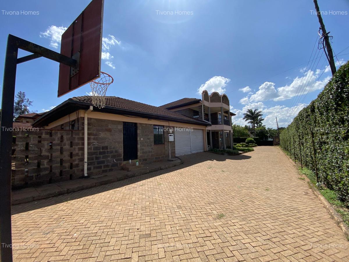 6 Bed House with En Suite in Runda - 4
