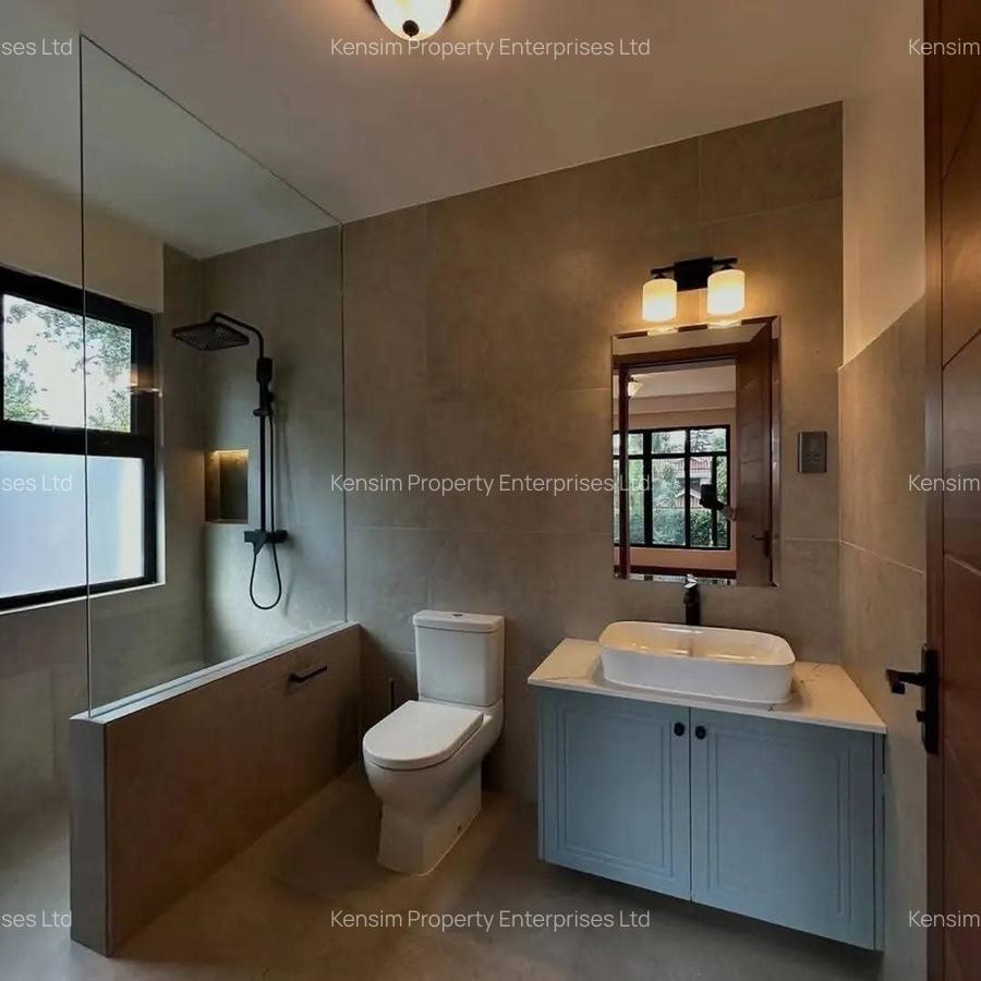 5 Bed House with En Suite in Runda - 9