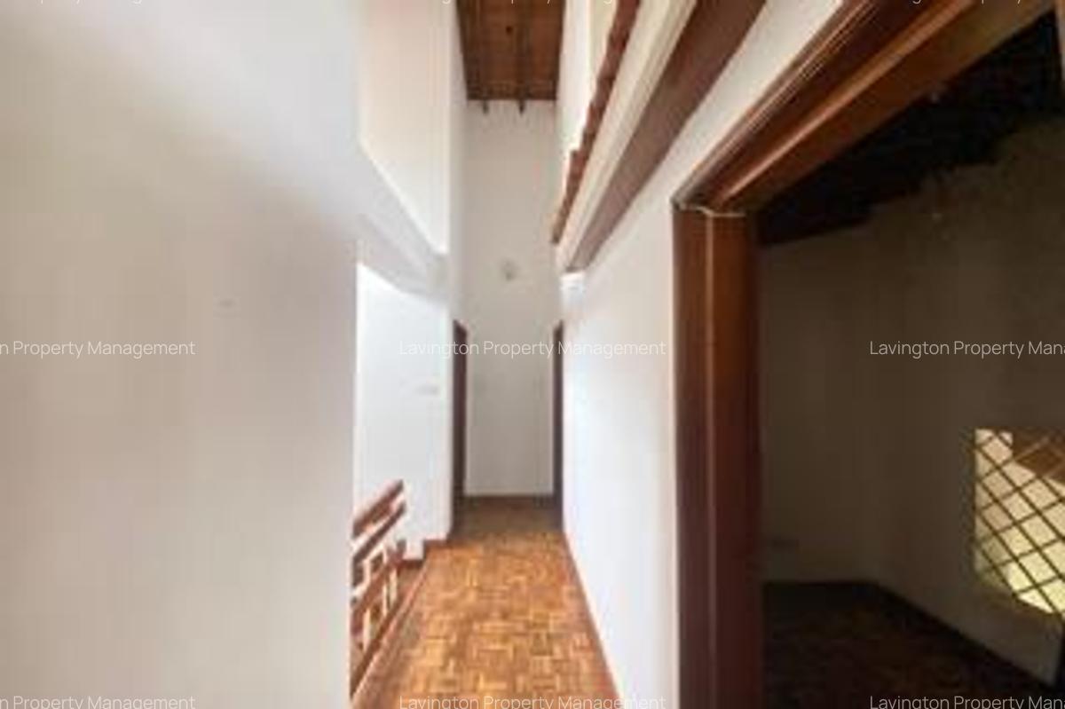 4 Bed House with En Suite at Lavington Green - 8