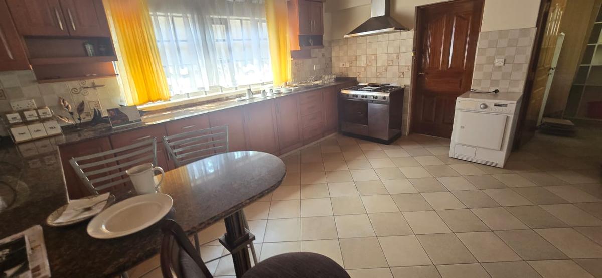 5 Bed House with En Suite in Runda - 12