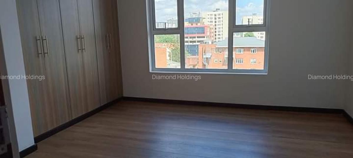 3 Bed Apartment with En Suite at Parklands - 8